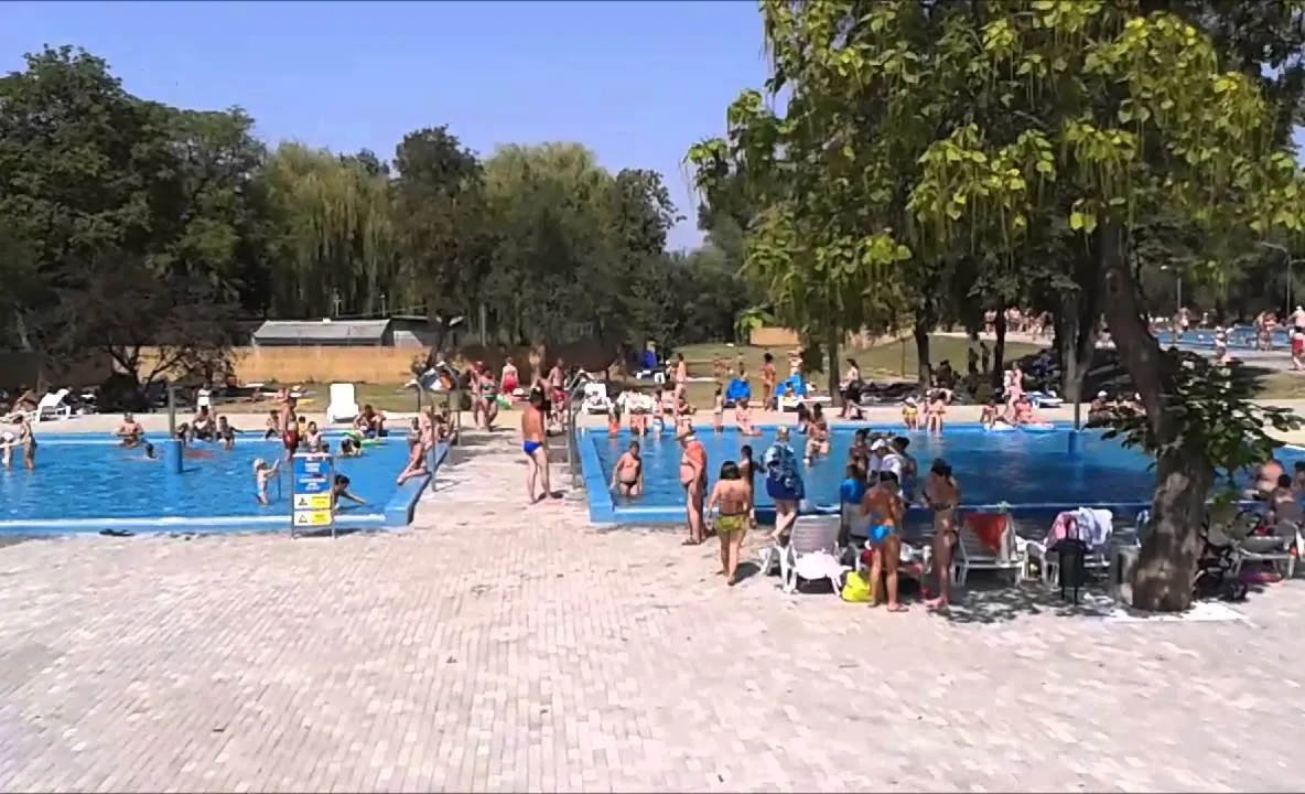 Fetiță de șapte ani, găsită inconștientă într-un ștrand din Satu Mare