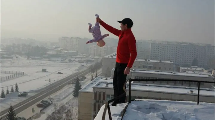 Motivul șocant pentru care acest tată a pus în pericol viața fetiței sale, de numai 3 ani