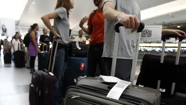 Să nu faci niciodată poze cu biletul de avion! Uite ce poți să pățești 