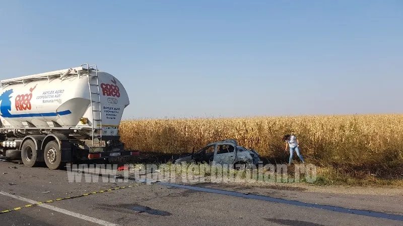 Accident grav pe DN 2B, între un TIR și două autoturisme. O persoană a murit carbonizată