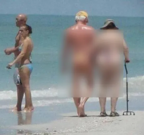 Au ajuns la mare, dar bătrâneii au speriat plaja. Merg în baston, însă cum s-au îmbrăcat, ULUITOR