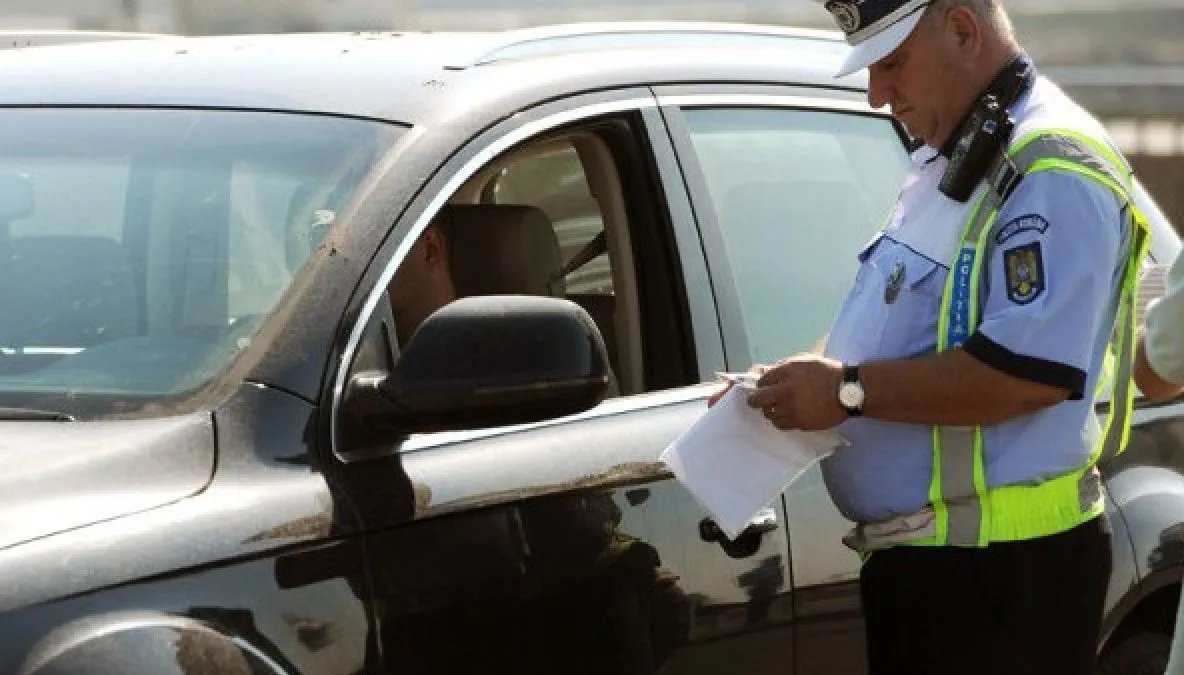 Poliţistul l-a oprit pentru un control de rutină, dar ce a făcut şoferul depăşeşte orice limite