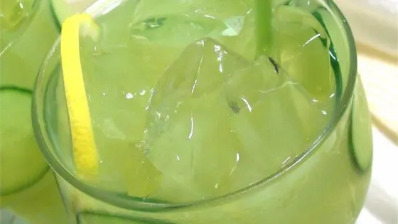 Acest shake ieftin îţi face grăsimea de pe burtă să dispară rapid!