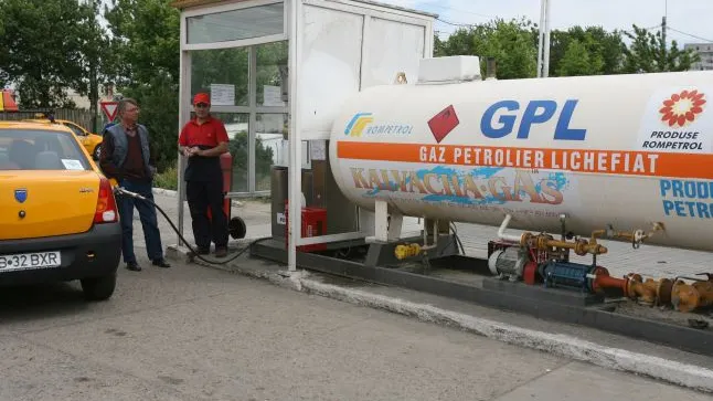 Încarci butelia de la pompa de vânzare GPL auto? Iată cum îţi RIŞTI VIAŢA 
