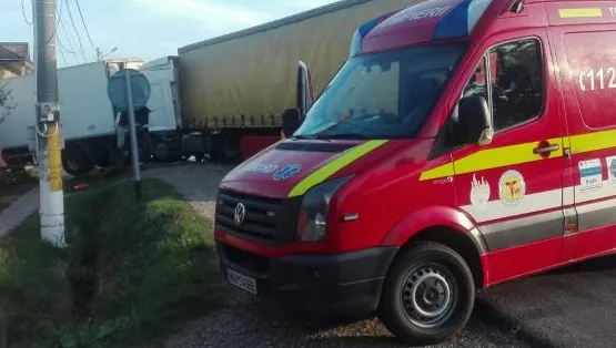 Impact devastator între două TIR-uri: un mort 