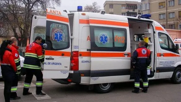 Scene șocante în Satu Mare! O mamă și-a înjunghiat fiica și a lăsat-o într-o baltă de sânge