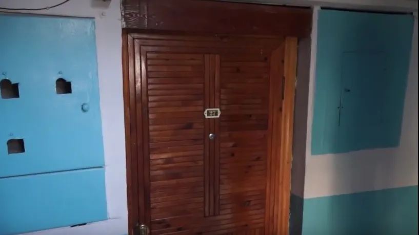 Un bărbat din Moldova a sărit de la etajul patru ca să nu fie prins de soţie cu amanta