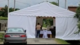 Au vrut o nuntă ca-n povești, dar poliția le-a stricat petrecerea. Cum a fost posibil