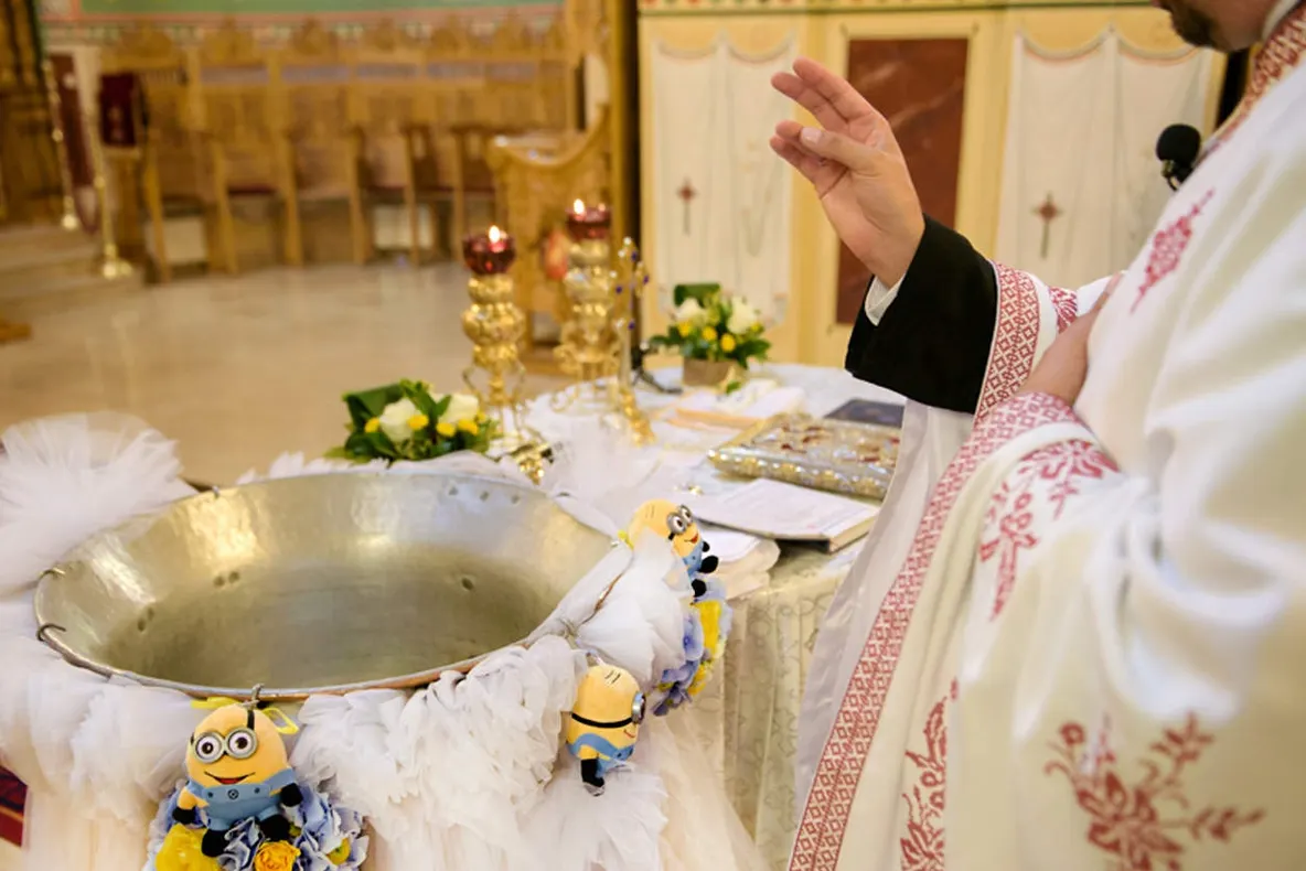Un bebeluş de numai o lună a murit după ce a fost scos din cristelniţă