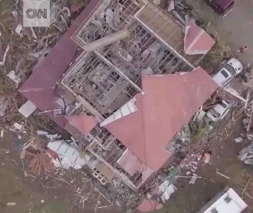 Imagini din dronă cu o insulă devastată de uraganul IRMA