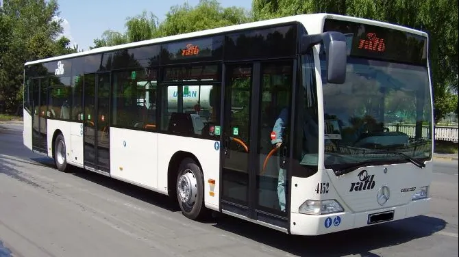Gabriela Firea: Autobuzele pot circula pe linia de tramvai, unde structura o permite