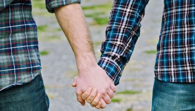 România ar putea fi obligată să recunoască căsătoriile gay