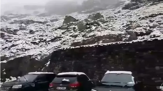Iarna şi-a intrat în drepturi. Locul din România unde stratul de zăpadă măsoară câţiva centimetri