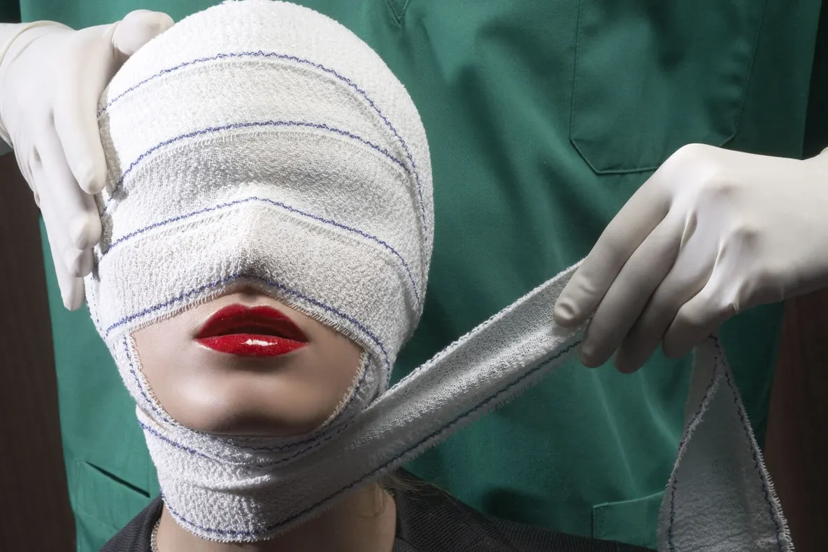 Un chirurg plastician și-a operat soția 20 de ani. O voia ”perfectă.” Cum arată acum. Dumnezeule!
