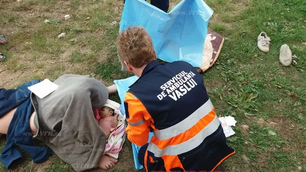 Povestea uluitoare a fetiţei care s-a născut în curtea şcolii 