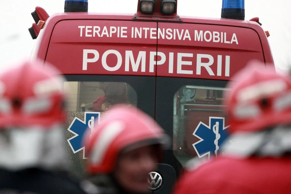 INCENDIU VIOLENT la o fabrică de mobilă din Reghin