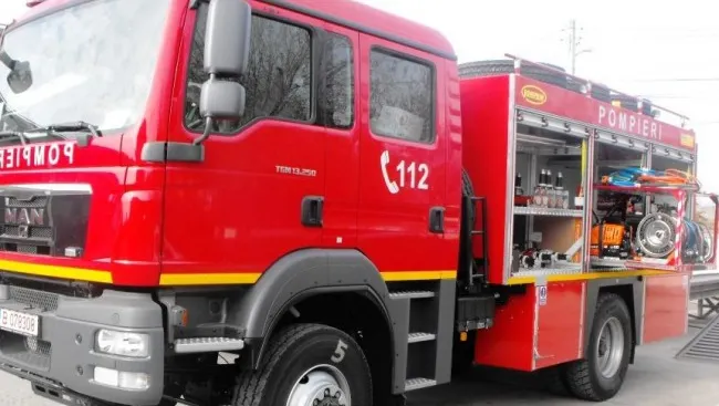 Autoturism în flăcări, pe DN5. Ce s-a întâmplat cu pasagerii