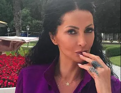 Mihaela Rădulescu, cu buzele din nou mărite. Reacţia fanilor: "Opreşte-te, e prea mult!"