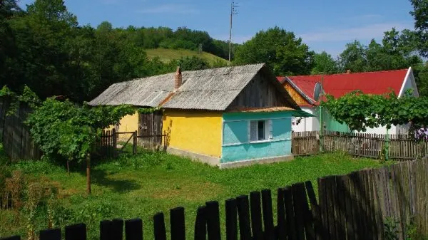 Un sat întreg a fost revendicat! Sătenii se tem că ar putea fi expulzaţi