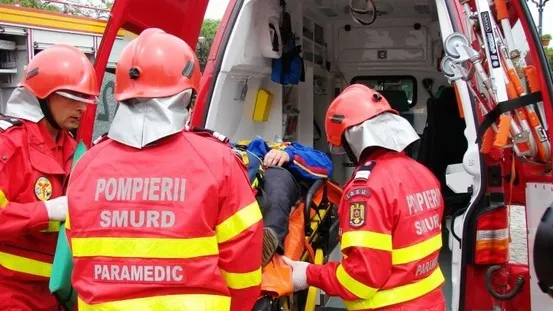 Accident înfiorător! Un bărbat a fost prins sub un stâlp retezat de o betonieră