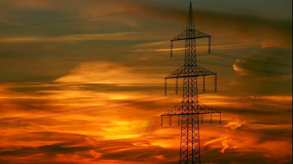 Rețelele de distribuție de electricitate, afectate de furtuni. Mai multe localități, fără curent