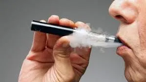 Folosești țigara electronică? Mare atenție! Iată ce afecțiuni grave te pândesc