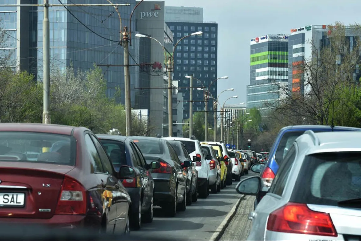Atenţie, trafic rutier îngreunat în prima zi de şcoală! Care vor fi cele mai AGLOMERATE zone