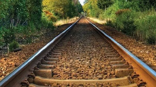 ACCIDENT FEROVIAR. Mașină spulberată de tren în Maramureș
