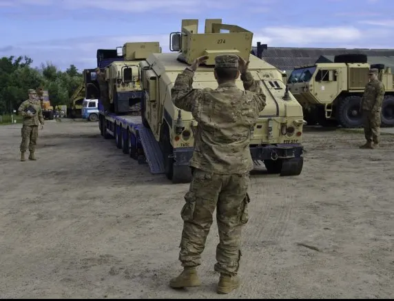 RĂZBOIUL nervilor la granițele UE. NATO desfășoară ,Rapid Trident', Rusia răspunde cu ,Zapad 2017'