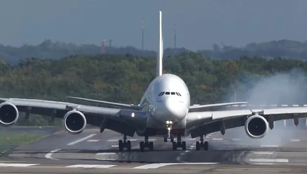 La un pas de dezastru! Iată cum au salvat piloții unui avion 500 de pasageri de la moarte