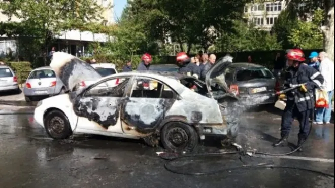 Atenţie, şoferi! O maşină a explodat, luni, în centrul Braşovului - care e cauza