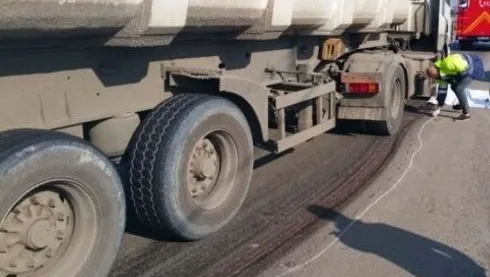 Accident mortal: o femeie a fost zdrobită de roțile unui TIR  
