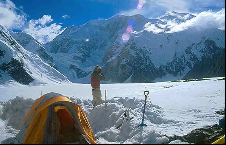 Tragedie pe munte! O avalanșă a provocat moartea a 12 alpiniști. Cinci sunt dați dispăruți