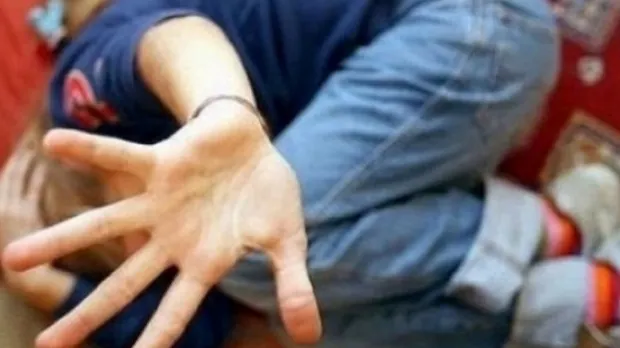 Bătaie în curtea școlii! Elevă la spital, după ce a fost agresată de o colegă