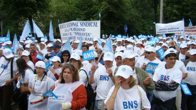 Sindicatele la poarta Guvernului, Dăncilă, la Pitești: ”Vă doresc o Simfonie a Lalelelor frumoasă”
