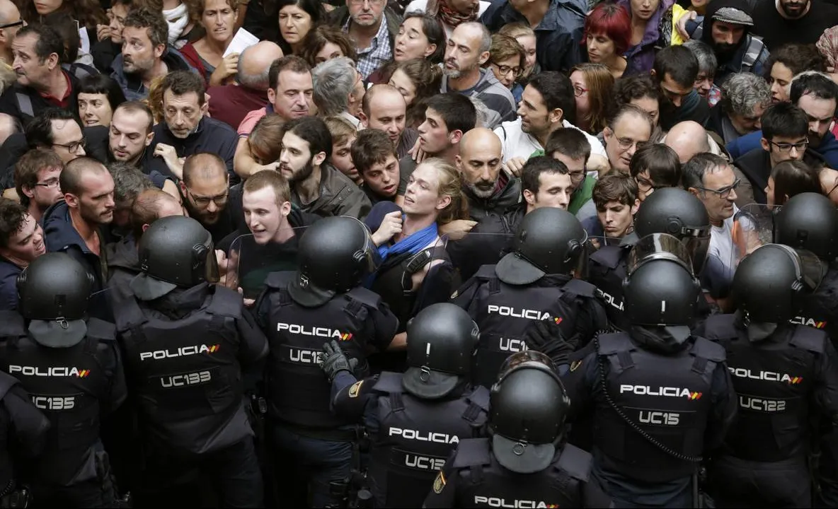 NORI NEGRI în Spania. Ce urmează după ziua neagră a referendumului pentru independența Cataloniei