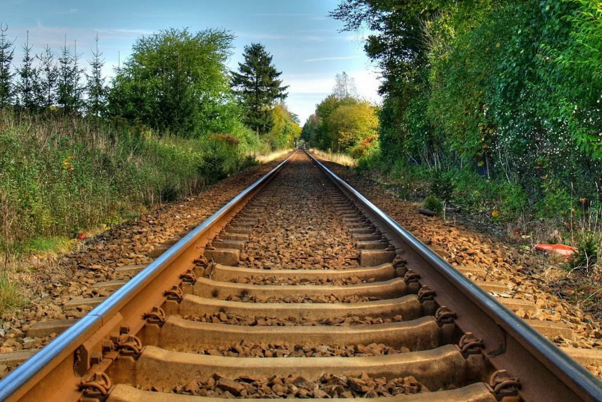 Șocant! Trei studenți au fost zdrobiți de tren, în timp ce își făceau un selfie
