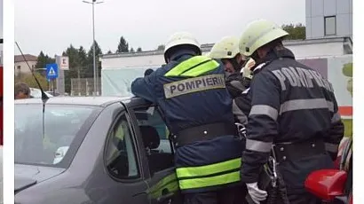 VIDEO. Copil rămas blocat în maşină în parcarea unui supermarket