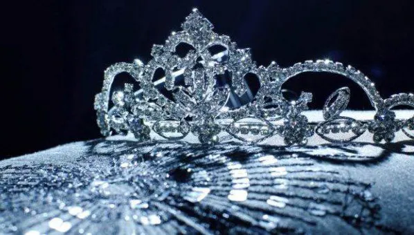 Cine este tânăra care va reprezenta România la Miss World 2017