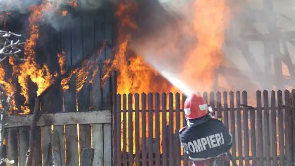 Incendiu groaznic la o fermă din Odorhei! O fetiță de un an și jumătate a murit