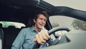 Dacă rămâne blocat în trafic, acest student român ar putea fi ARESTAT. Motivul? 
