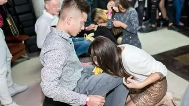Ce decizie s-a luat în privința elevilor care au mimat sexul oral la Balul Bobocilor