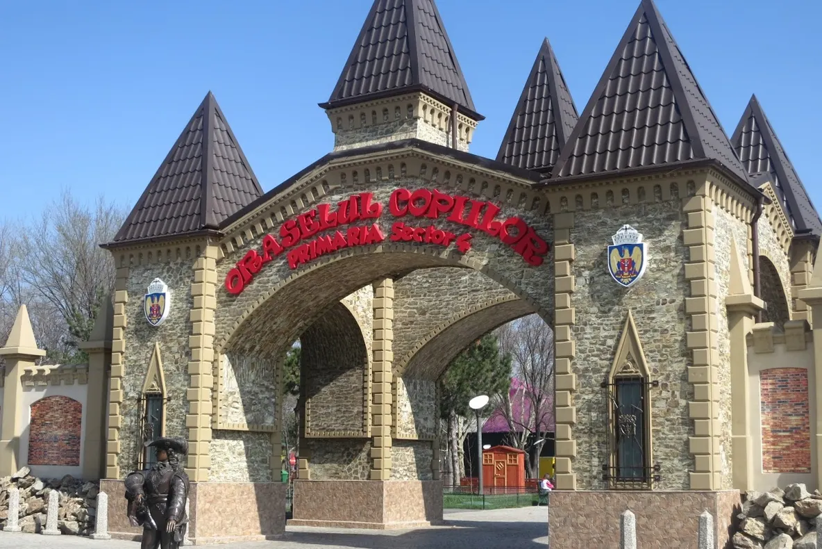 Descoperire macabră în Parcul Orăşelul Copiilor din capitală. Oamenii sunt îngroziți