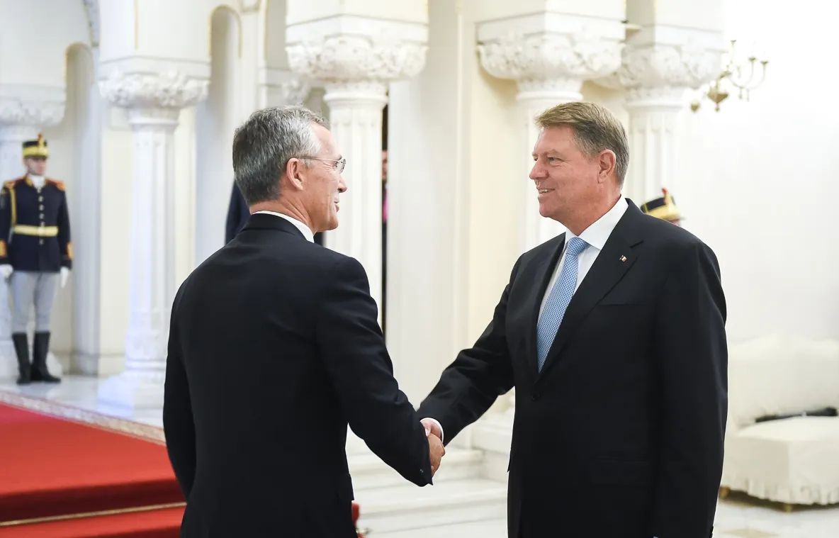Şeful NATO laudă militarii români: "Am văzut calitatea unităţilor române în Afganistan şi Kosovo"
