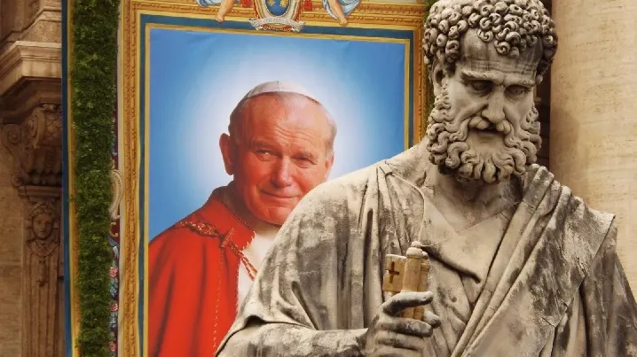 Relicva Sfântului Papă Ioan Paul al II-lea, purtată în procesiune pe străzile Capitalei