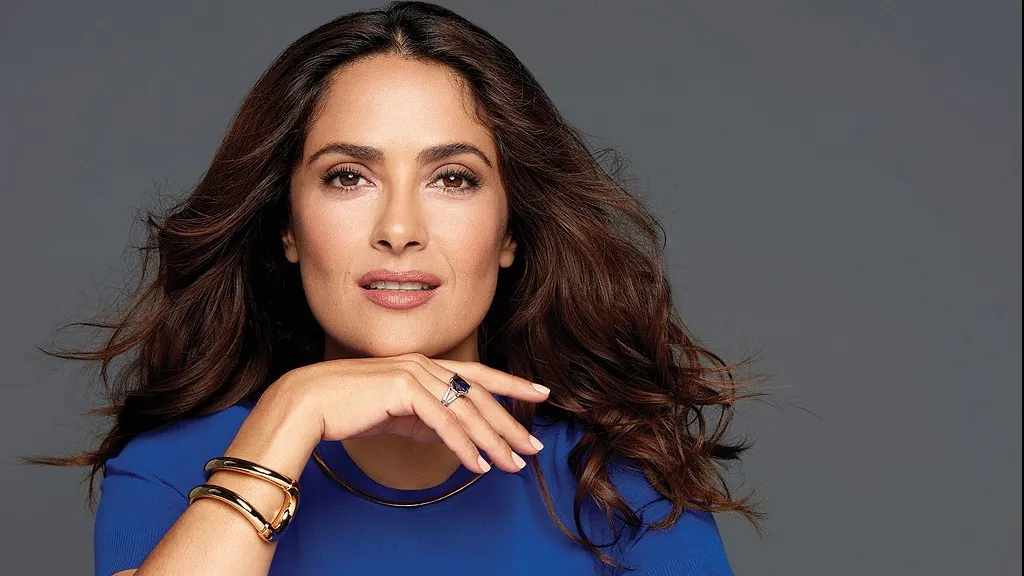 Transformare uluitoare pentru Salma Hayek: cum arată blondă şi tunsă bob