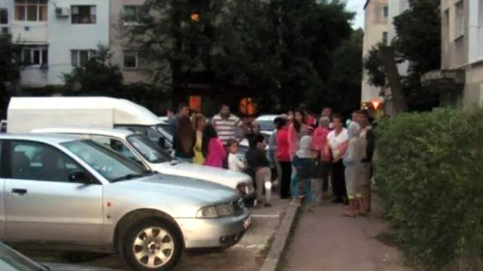 A așteptat ca soțul ei să plece de acasă, apoi s-a aruncat de la etajul III. Motivul este tulburător