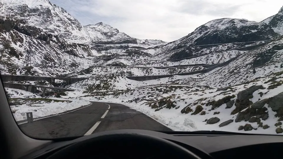 Tragedie pe Transfăgărășan. Autoritățile l-au găsit în mașină, fără viață