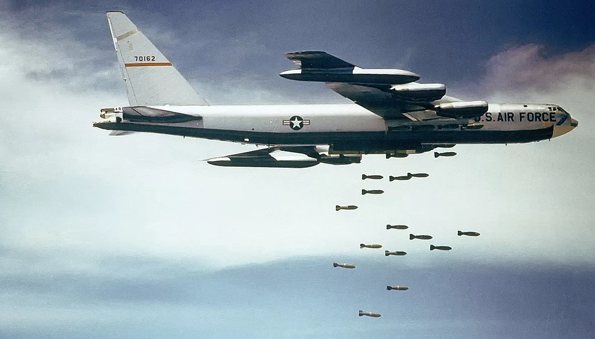 Bombardiere ruse, escortate din apropierea unui portavion american, în Marea Japoniei