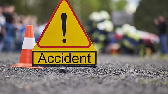Accident grav! Un microbuz în care se aflau 20 de persoane s-a răsturnat